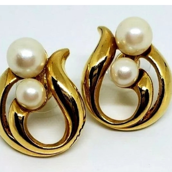 Vintage AVON Modern Elegant Pearl Accent Polished Gold Pierced Earrings - Picture 1 of 5